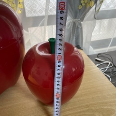 大きなりんご2個の画像