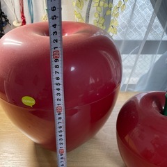 大きなりんご2個の画像