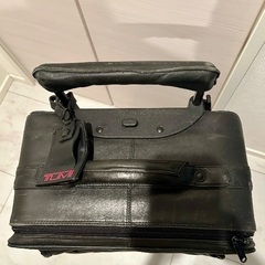 ビンテージ90年代初期のトゥミ　本革キャリースーツケースの画像