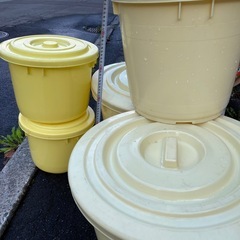 漬物用樽、大きな容器、蓋ありの画像