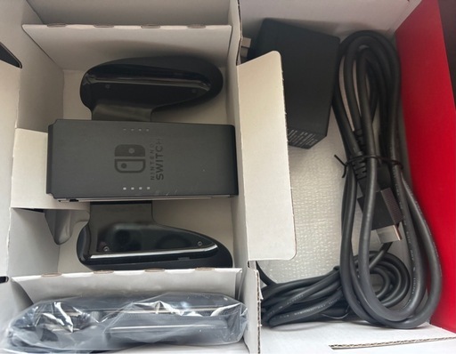 【美品】Nintendo Switch 本体 
使用頻度少なめ