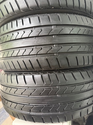 215/45r17  タイヤ溝バリ山  4本　プリウス使用