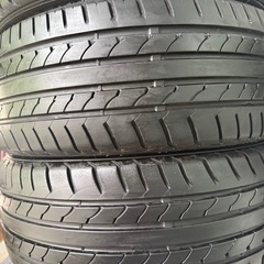 215/45r17  タイヤ溝バリ山  4本の画像