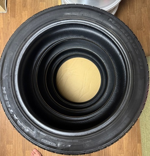 215/45r17  タイヤ溝バリ山  4本　プリウス使用
