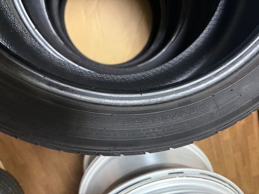 215/45r17  タイヤ溝バリ山  4本　プリウス使用