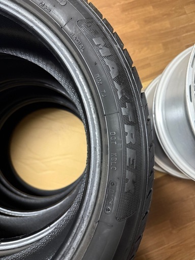 215/45r17  タイヤ溝バリ山  4本　プリウス使用