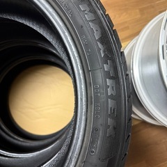 215/45r17  タイヤ溝バリ山  4本の画像