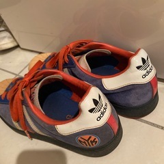 美品adidasスニーカーの画像