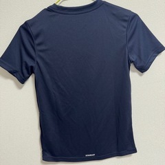【新品】adidas Tシャツ　サイズ140の画像