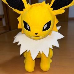 ポケモン図鑑とぬいぐるみの画像