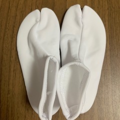 【未使用】子供用足袋　すべり止め付き　15〜16㎝の画像