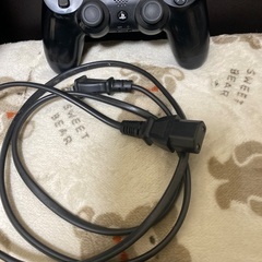 PS4 Pro 1TB 本体 コントローラー付きの画像