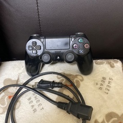 PS4 Pro 1TB 本体 コントローラー付きの画像
