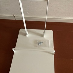 ダイソン掃除機のスタンドの画像