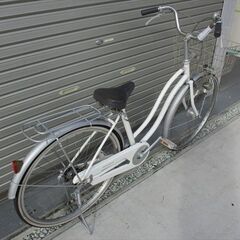 E515　★限定特価★ 中古自転車 【26インチ　軽快車　ホワイト　LEDオートライト 】の画像