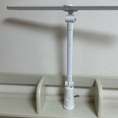 白い学習机とパープルの椅子４点セット【名古屋市西区引き取り】の画像