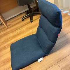 座椅子　紺色　　リクライニング調整可能
の画像
