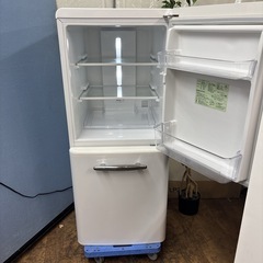 I624 🌈 ジモティー限定価格！ 人気のレトロデザイン♪ e angle 冷蔵庫 (149L) ⭐ 動作確認済 ⭐ クリーニング済の画像