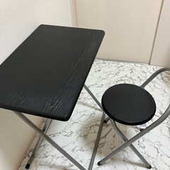 ブラック木目調折りたたみテーブル&チェア セットの画像