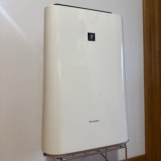 SHARP - SHARP 空気清浄機 KC-D50W SHARP - SHARP KC-D50-W 加湿空気清浄機の通販 by あつ's shop