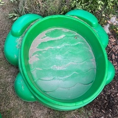 砂遊び　カエルの画像