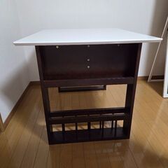 ニトリダイニングテーブルの画像