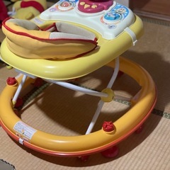ベビー用品3点セット(ベビーチェア•イス•歩行器)の画像