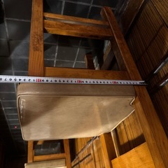 木製椅子の画像