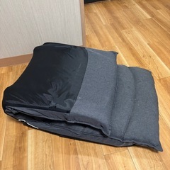 折りたたみ椅子の画像
