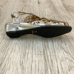SHINNOSUKE designed PETER シルバー　靴　サンダル　Sサイズの画像