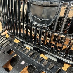 エスクァイア 80前期　フロントグリルの画像