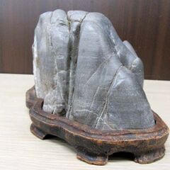 鑑賞用 鑑賞石 詳細不明 水石 重量 約3.5kg 台座付き 置物 オブジェ インテリア コレクション 現状品 苫小牧西店の画像