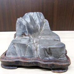 鑑賞用 鑑賞石 詳細不明 水石 重量 約3.5kg 台座付き 置物 オブジェ インテリア コレクション 現状品 苫小牧西店の画像