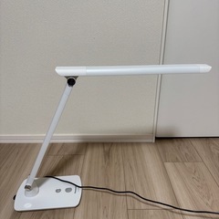 【ハンドメイド作品作りや読書などに】手元を明るく照らすLED照明器具の画像