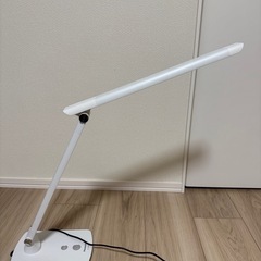 【ハンドメイド作品作りや読書などに】手元を明るく照らすLED照明器具の画像
