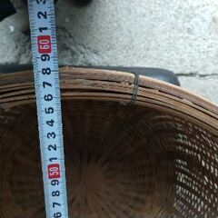 丁寧な作りの大きな竹籠 高さ45直径58センチの画像