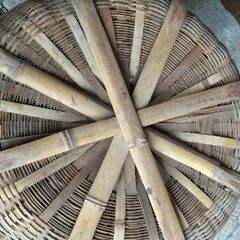 丁寧な作りの大きな竹籠 高さ45直径58センチの画像