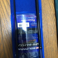 2本の釣り竿は新品で、2本は先端が損傷しているの画像