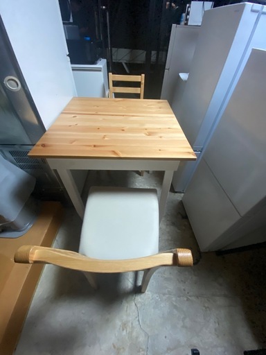 木製ダイニングテーブルと椅子セット