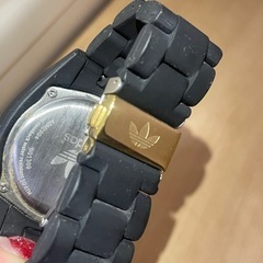 ADIDAS クロノグラフ 腕時計 ブラック色✕ゴールド色の画像