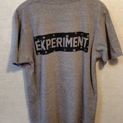 EXPERIMENT UNIFORM グレー Tシャツの画像