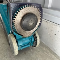 makita マキタ 18V 芝刈り機　MLM160DZ 充電式芝刈機 の画像