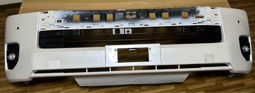 新品未使用　ハイエースワゴン　フロントバンパー ホワイト