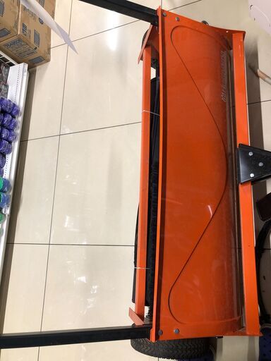 【中古】【動作OK】【店頭引取限定】Husqbarna 集草機 ローン・スウィーパー1070 88,000円（税込）