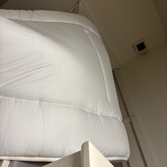 白いマットレスの画像