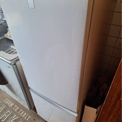 シャープ冷蔵庫の画像
