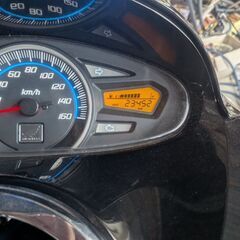 ホンダPCX125実動トップケース付き JF28前期非ESP　ワイドタイヤ4月交換溝半分、灯火類LED化、エアロ、トップケース付き、鍵2本ずつ、そのまま乗れますの画像