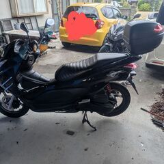 ホンダPCX125実動トップケース付き JF28前期非ESP　ワイドタイヤ4月交換溝半分、灯火類LED化、エアロ、トップケース付き、鍵2本ずつ、そのまま乗れますの画像