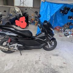 ホンダPCX125実動トップケース付き JF28前期非ESP　ワイドタイヤ4月交換溝半分、灯火類LED化、エアロ、トップケース付き、鍵2本ずつ、そのまま乗れますの画像