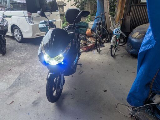 ホンダPCX125実動トップケース付き JF28前期非ESP　ワイドタイヤ4月交換溝半分、灯火類LED化、エアロ、トップケース付き、鍵2本ずつ、そのまま乗れます